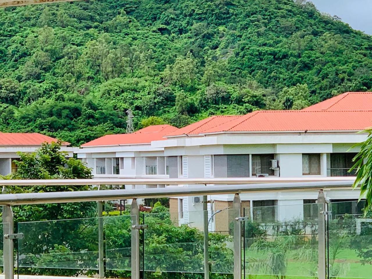 Mizzle Exotica Lonavala Apartment Exterior photo